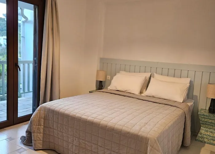 Paralies 3* Skiathos Town