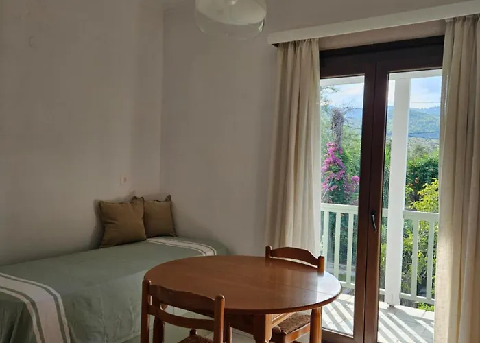 Paralies Skiathos Town