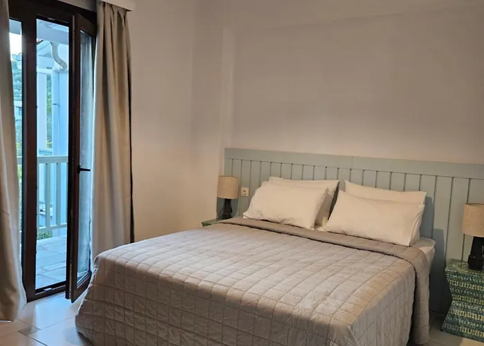 Paralies 3* Skiathos Town