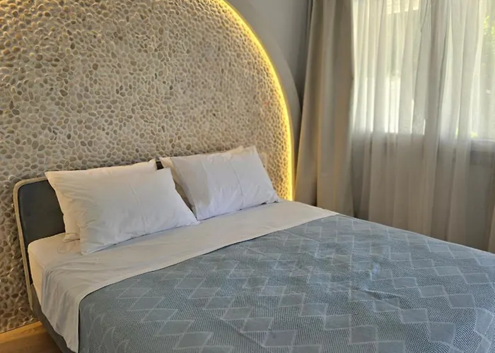 Paralies Skiathos Town