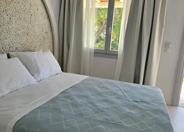 Aparthotel Paralies Skiathos Town