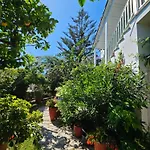 Aparthotel Paralies Skiathos Town