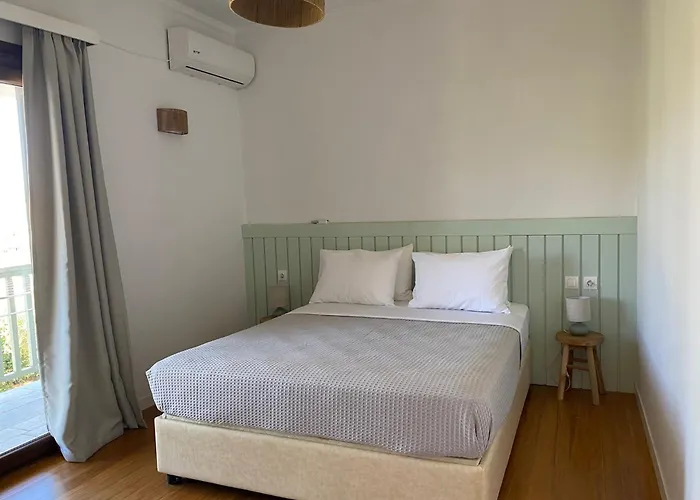 Aparthotel Paralies Skiathos Town